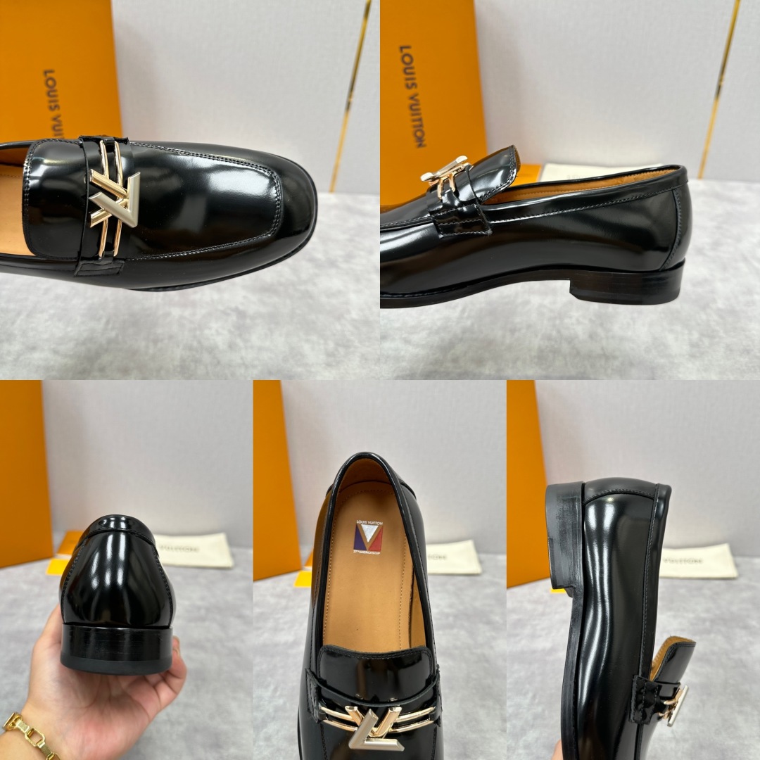 💋💍L家 新品乐福鞋上架  Major便鞋作为路易～的一大经典设计在此借助经典的帆布图纹全新亮相。采用进