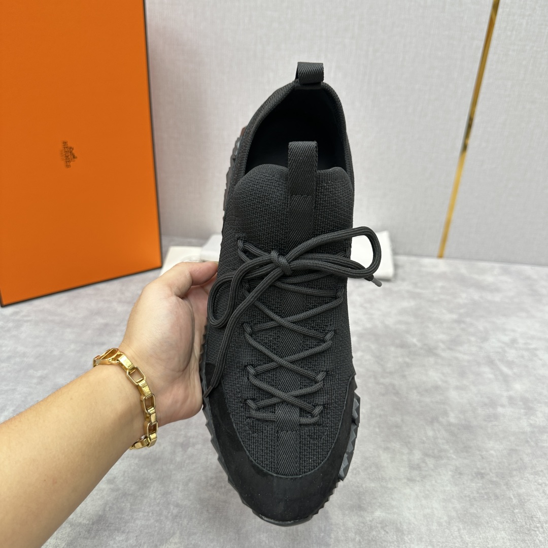 💋💍H家新品 LIFT 免系带运动鞋系列   官方   8,900  双色H字母标识  采用进口进口针织