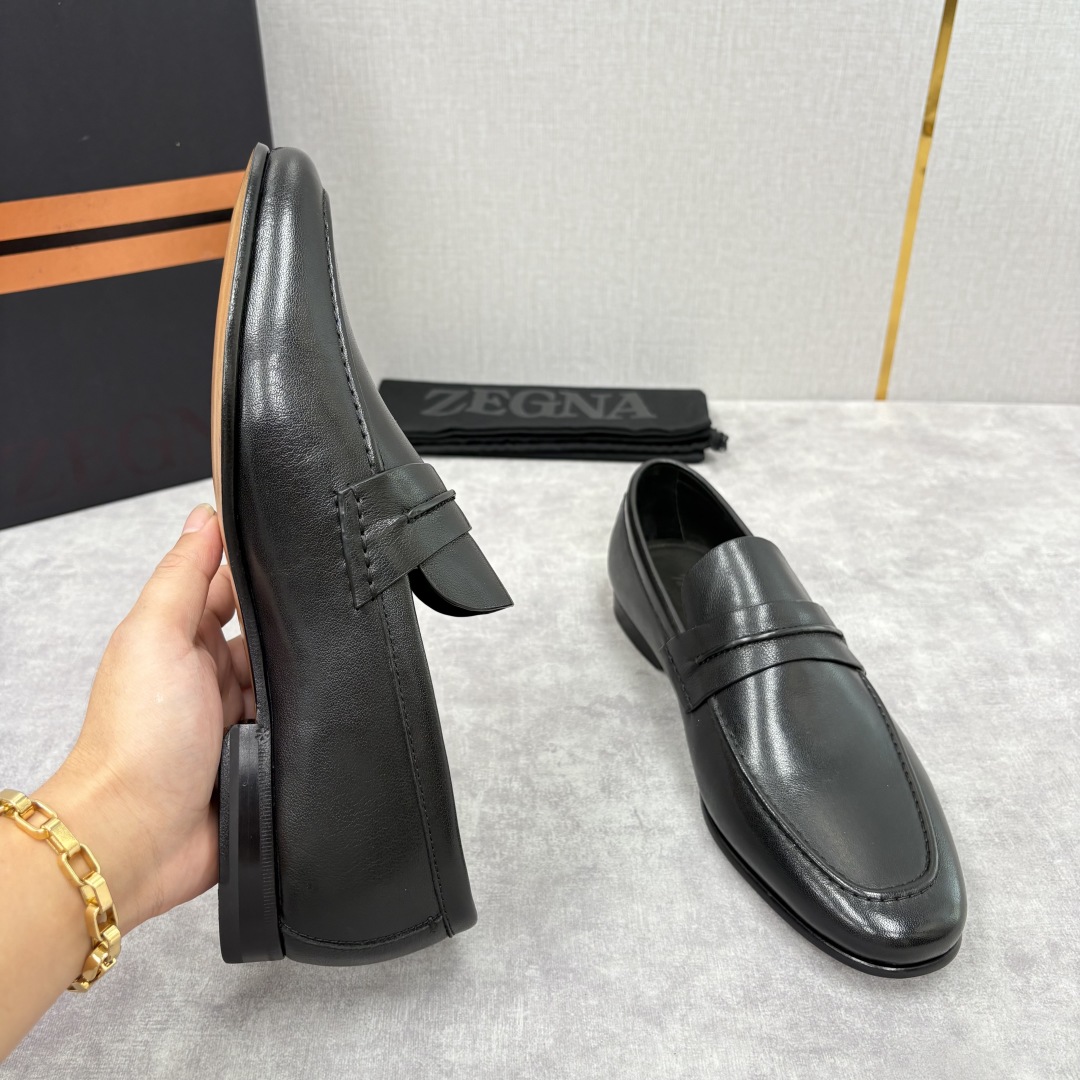 💋💍 Zegn* 杰尼～亚 新款乐福鞋皮鞋 这款 MOCASSIN粒面乐福皮鞋 以小牛面擦色皮/精品磨砂
