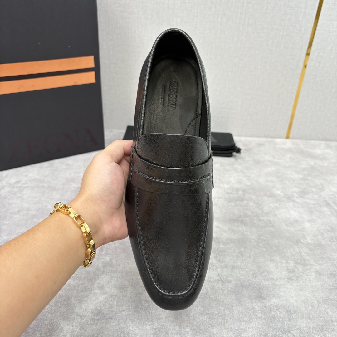 💋💍 Zegn* 杰尼～亚 新款乐福鞋皮鞋 这款 MOCASSIN粒面乐福皮鞋 以小牛面擦色皮/精品磨砂