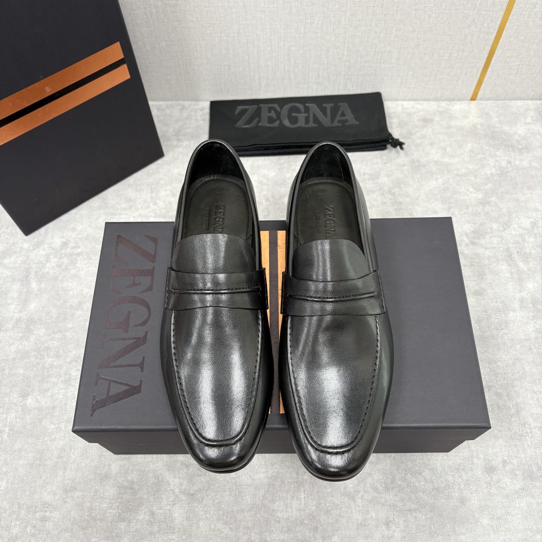 💋💍 Zegn* 杰尼～亚 新款乐福鞋皮鞋 这款 MOCASSIN粒面乐福皮鞋 以小牛面擦色皮/精品磨砂