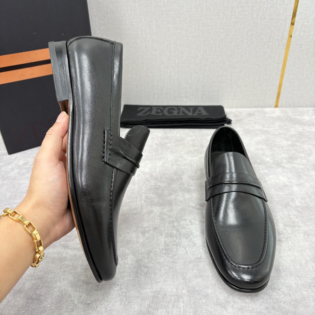 💋💍 Zegn* 杰尼～亚 新款乐福鞋皮鞋 这款 MOCASSIN粒面乐福皮鞋 以小牛面擦色皮/精品磨砂