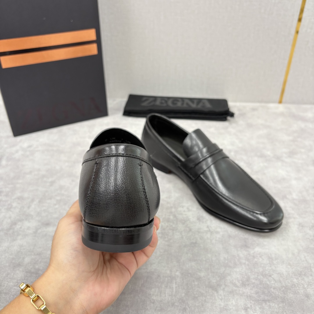 💋💍 Zegn* 杰尼～亚 新款乐福鞋皮鞋 这款 MOCASSIN粒面乐福皮鞋 以小牛面擦色皮/精品磨砂