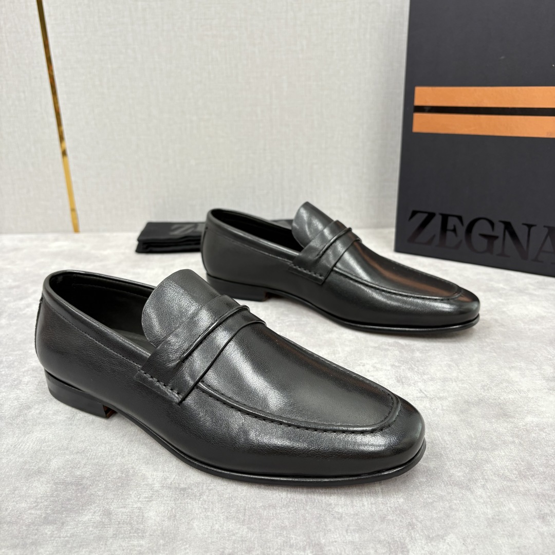 💋💍 Zegn* 杰尼～亚 新款乐福鞋皮鞋 这款 MOCASSIN粒面乐福皮鞋 以小牛面擦色皮/精品磨砂