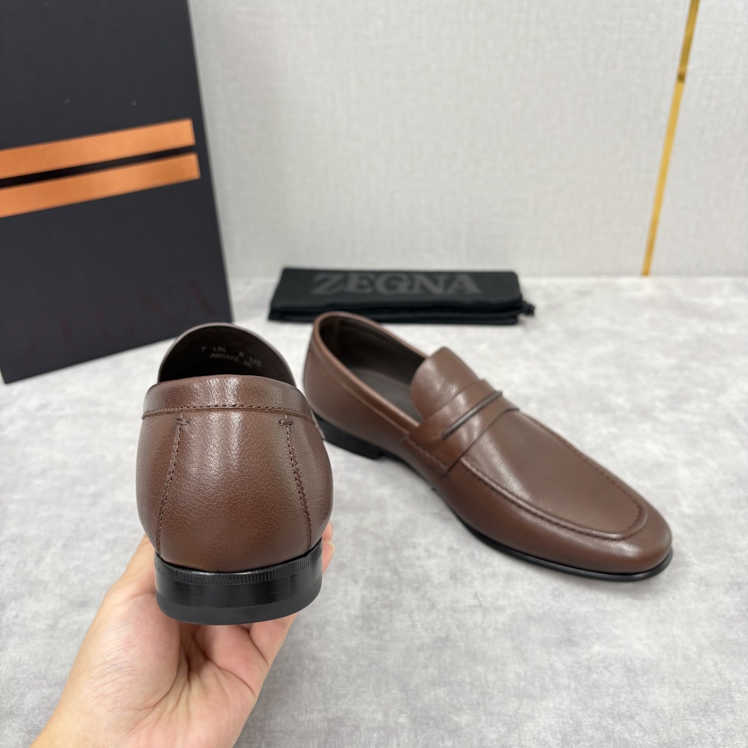 💋💍 Zegn* 杰尼～亚 新款乐福鞋皮鞋 这款 MOCASSIN粒面乐福皮鞋 以小牛面擦色皮/精品磨砂