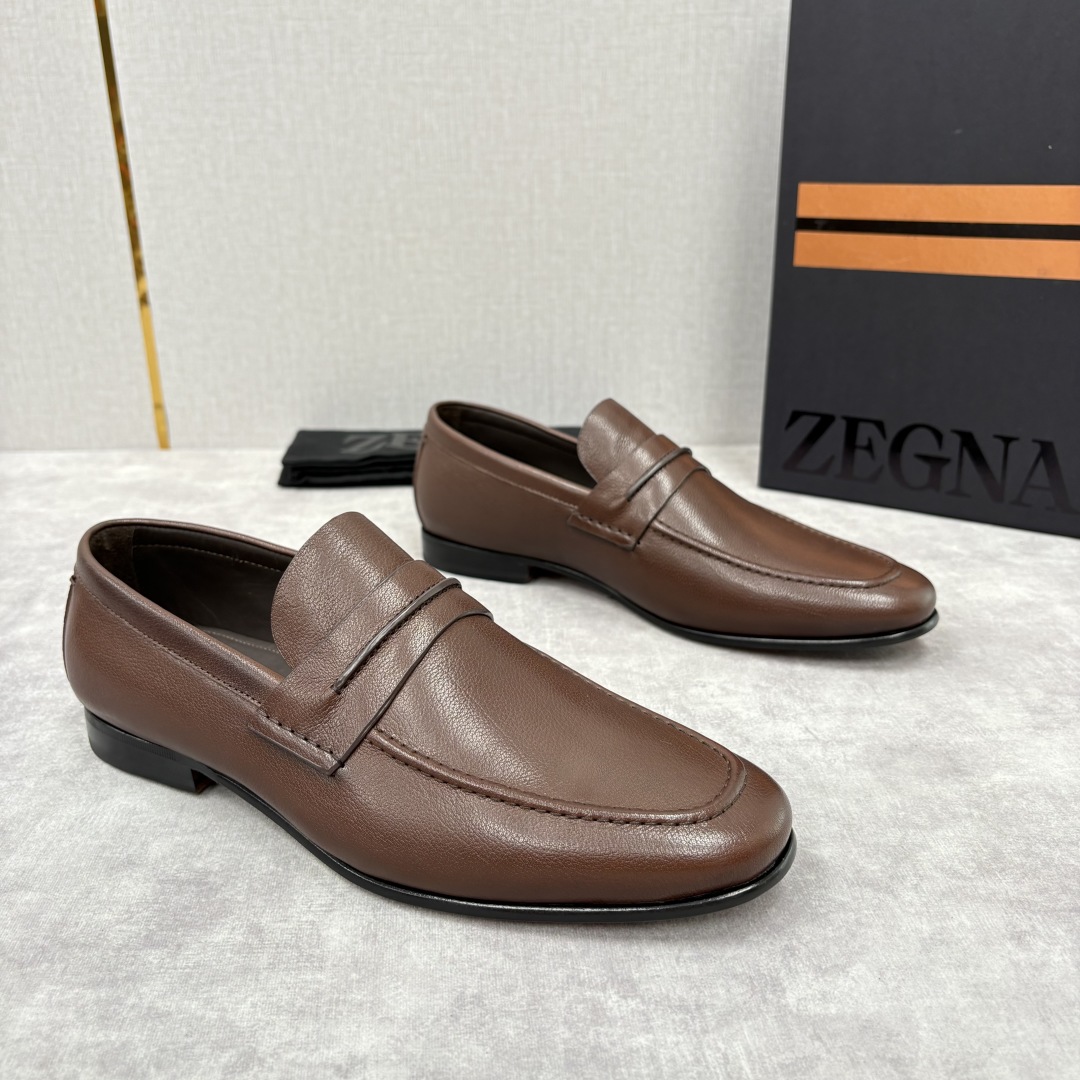 💋💍 Zegn* 杰尼～亚 新款乐福鞋皮鞋 这款 MOCASSIN粒面乐福皮鞋 以小牛面擦色皮/精品磨砂