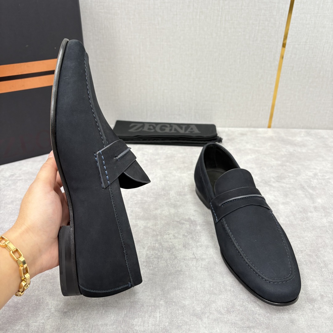 💋💍 Zegn* 杰尼～亚 新款乐福鞋皮鞋 这款 MOCASSIN粒面乐福皮鞋 以小牛面擦色皮/精品磨砂