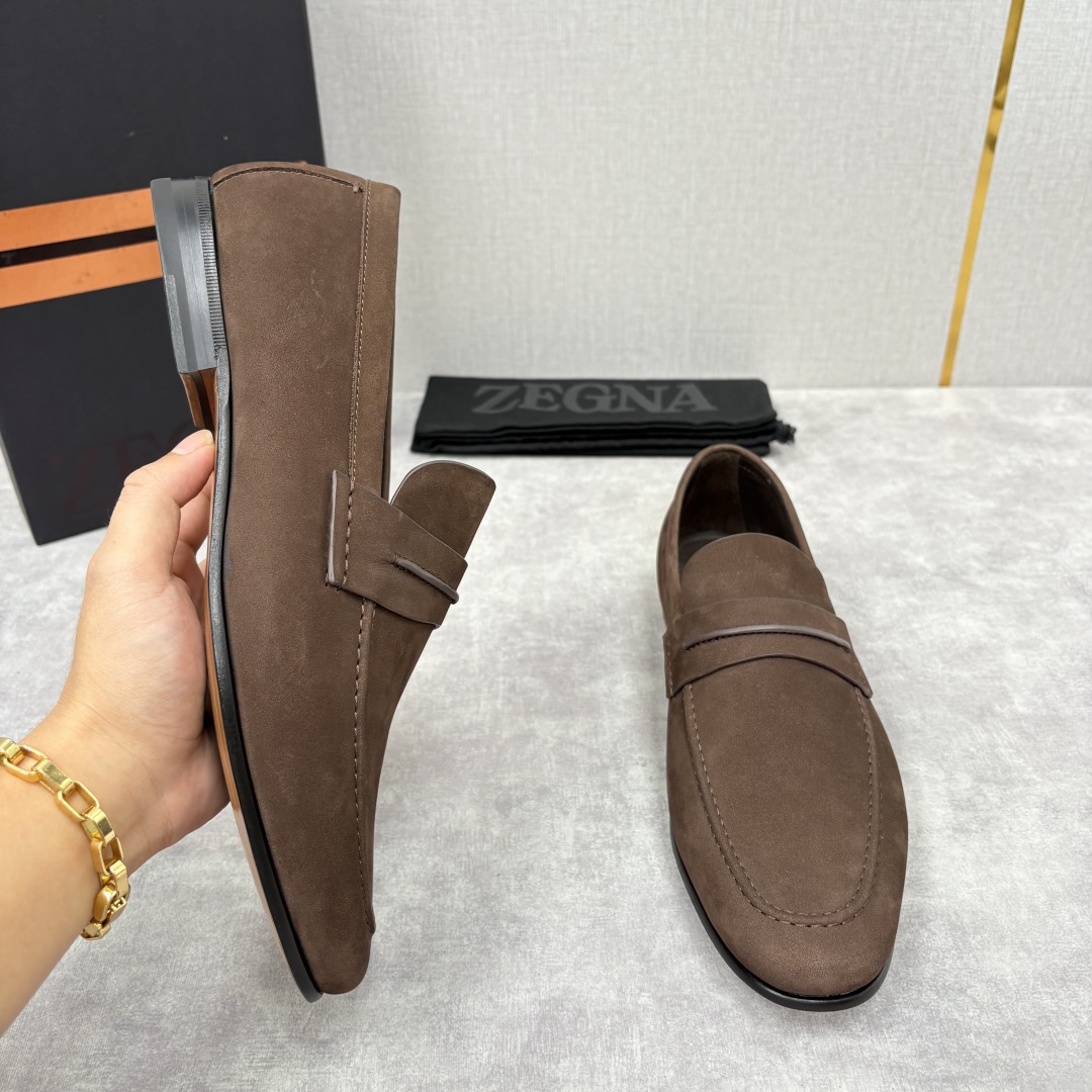 💋💍 Zegn* 杰尼～亚 新款乐福鞋皮鞋 这款 MOCASSIN粒面乐福皮鞋 以小牛面擦色皮/精品磨砂