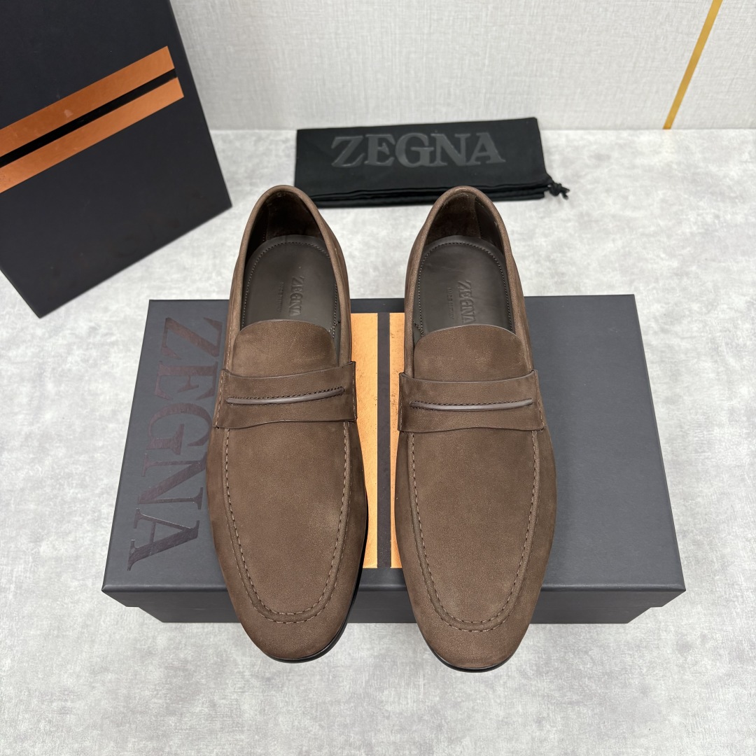 💋💍 Zegn* 杰尼～亚 新款乐福鞋皮鞋 这款 MOCASSIN粒面乐福皮鞋 以小牛面擦色皮/精品磨砂