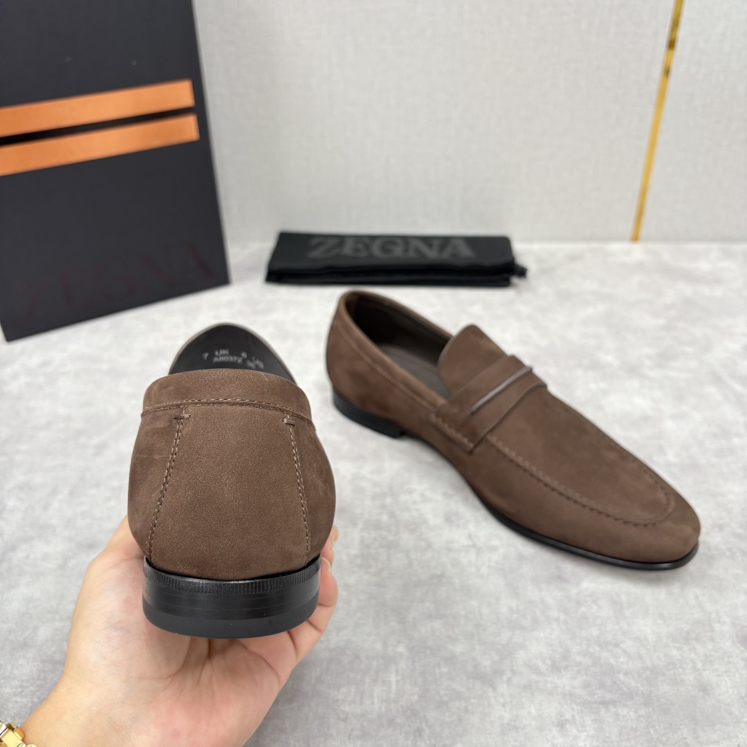 💋💍 Zegn* 杰尼～亚 新款乐福鞋皮鞋 这款 MOCASSIN粒面乐福皮鞋 以小牛面擦色皮/精品磨砂