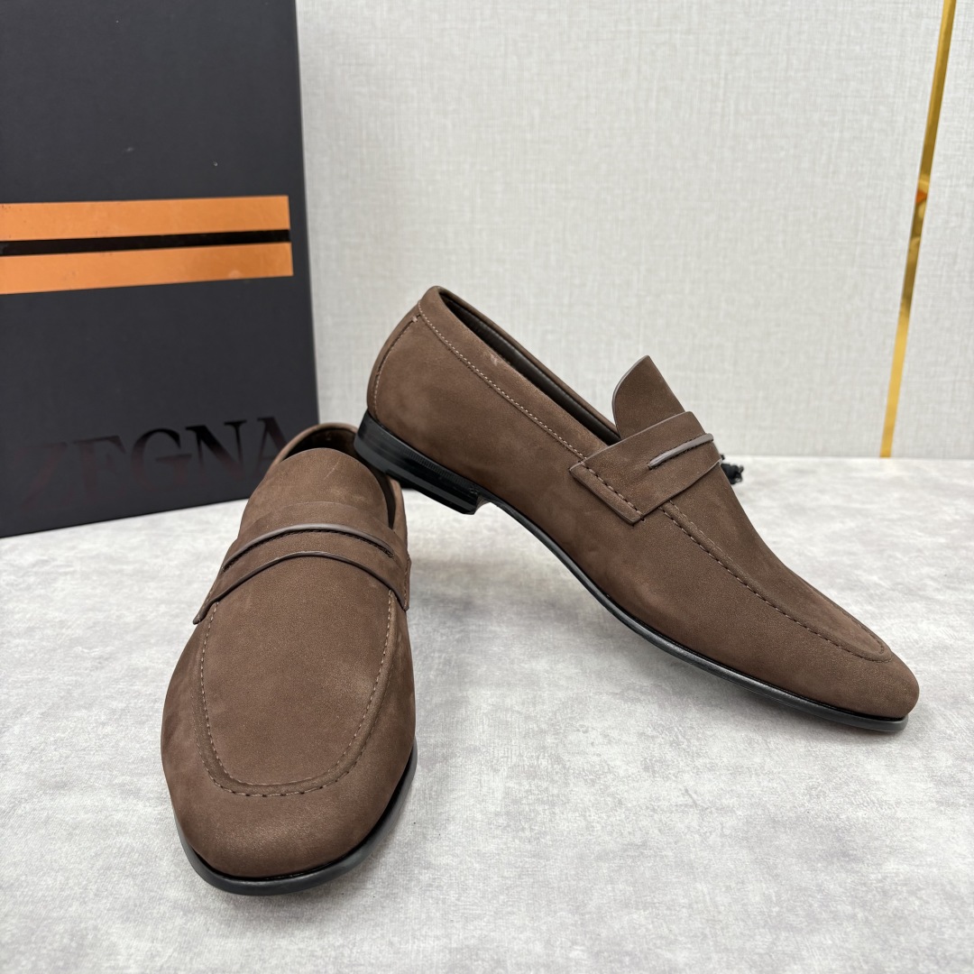 💋💍 Zegn* 杰尼～亚 新款乐福鞋皮鞋 这款 MOCASSIN粒面乐福皮鞋 以小牛面擦色皮/精品磨砂