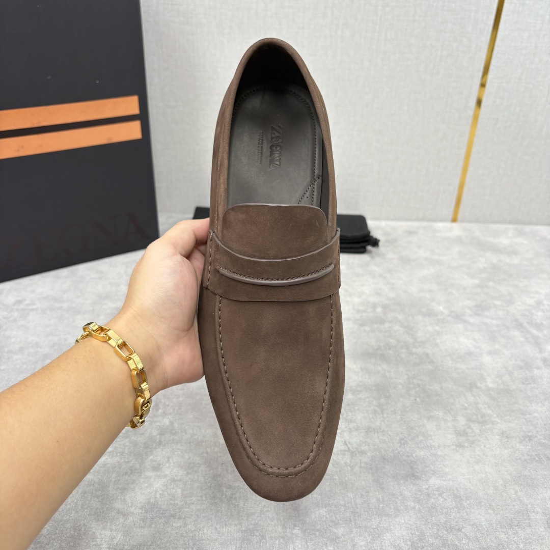 💋💍 Zegn* 杰尼～亚 新款乐福鞋皮鞋 这款 MOCASSIN粒面乐福皮鞋 以小牛面擦色皮/精品磨砂