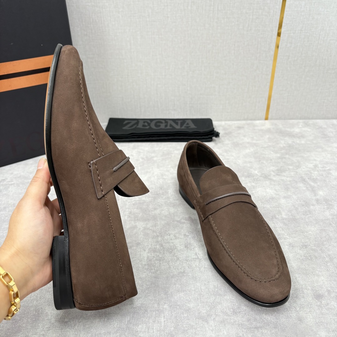 💋💍 Zegn* 杰尼～亚 新款乐福鞋皮鞋 这款 MOCASSIN粒面乐福皮鞋 以小牛面擦色皮/精品磨砂