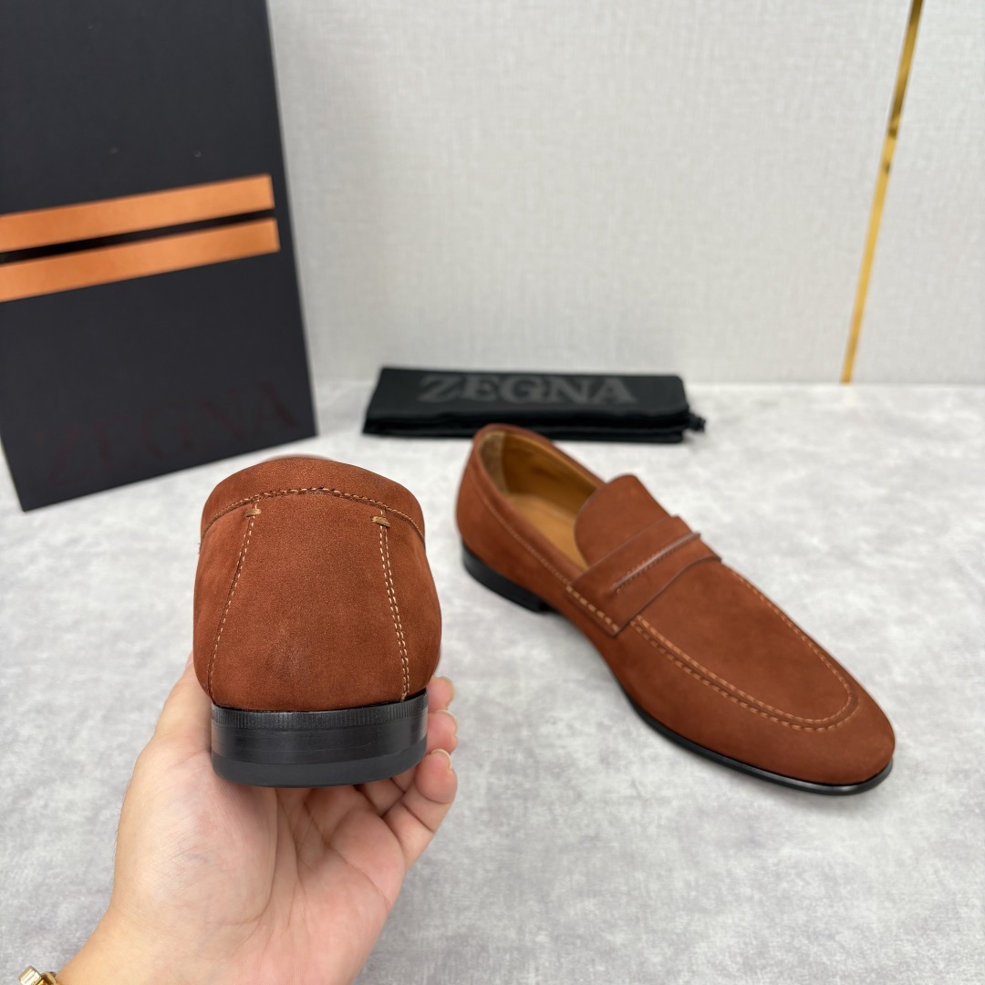 💋💍 Zegn* 杰尼～亚 新款乐福鞋皮鞋 这款 MOCASSIN粒面乐福皮鞋 以小牛面擦色皮/精品磨砂