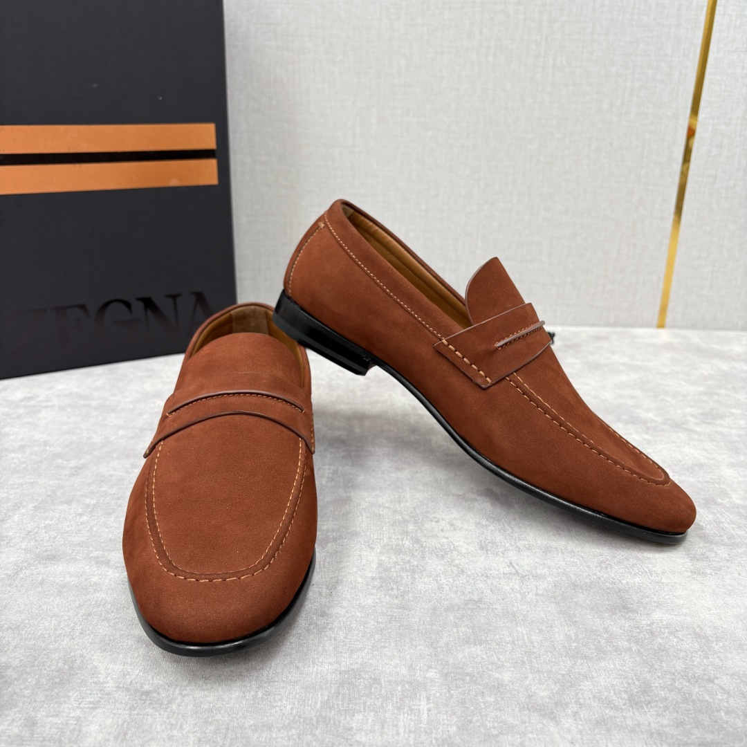 💋💍 Zegn* 杰尼～亚 新款乐福鞋皮鞋 这款 MOCASSIN粒面乐福皮鞋 以小牛面擦色皮/精品磨砂