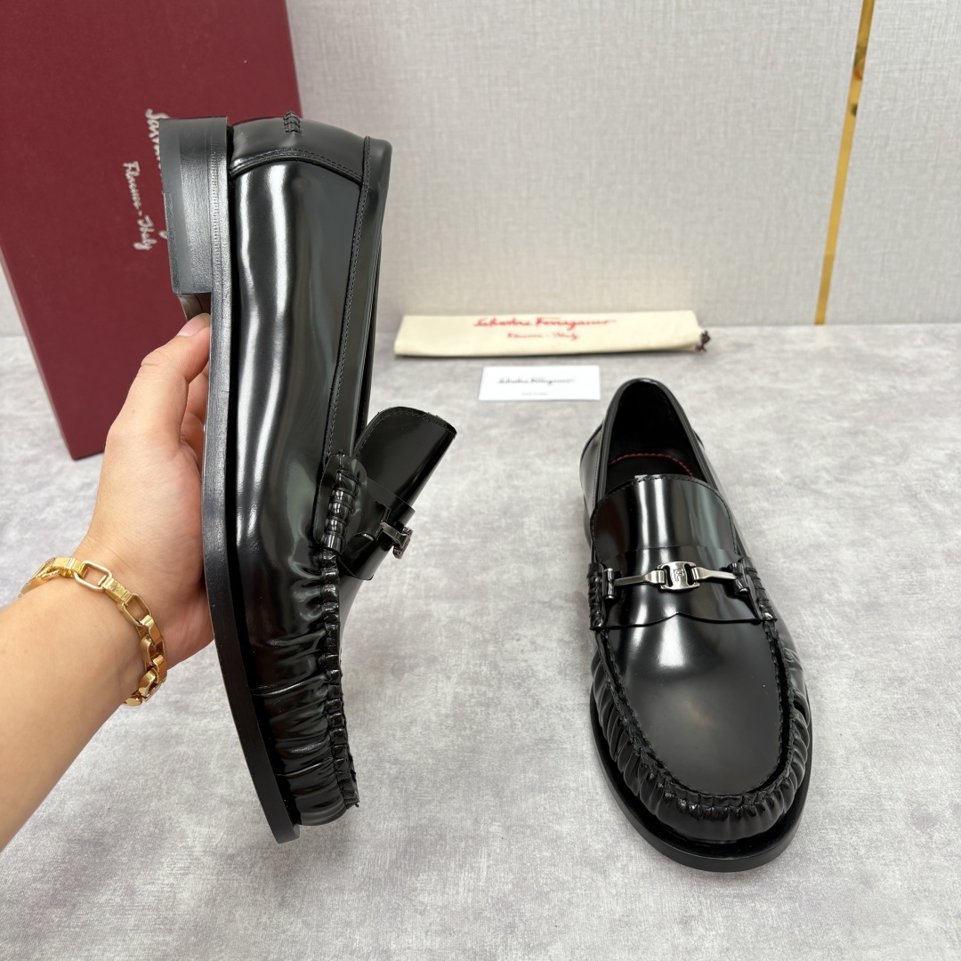 💋💍SF家新品 Ferraga* 菲拉-格慕 Tramezza 男士乐福鞋皮鞋! 一脚蹬便鞋。这款