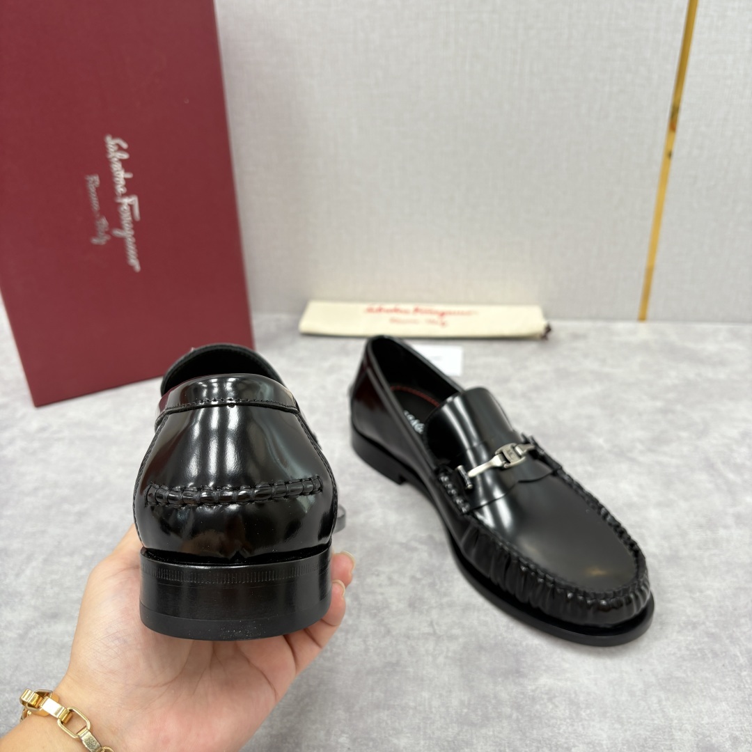 💋💍SF家新品 Ferraga* 菲拉-格慕 Tramezza 男士乐福鞋皮鞋! 一脚蹬便鞋。这款