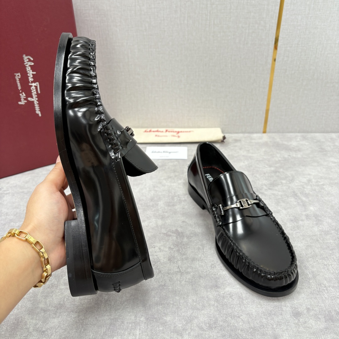 💋💍SF家新品 Ferraga* 菲拉-格慕 Tramezza 男士乐福鞋皮鞋! 一脚蹬便鞋。这款