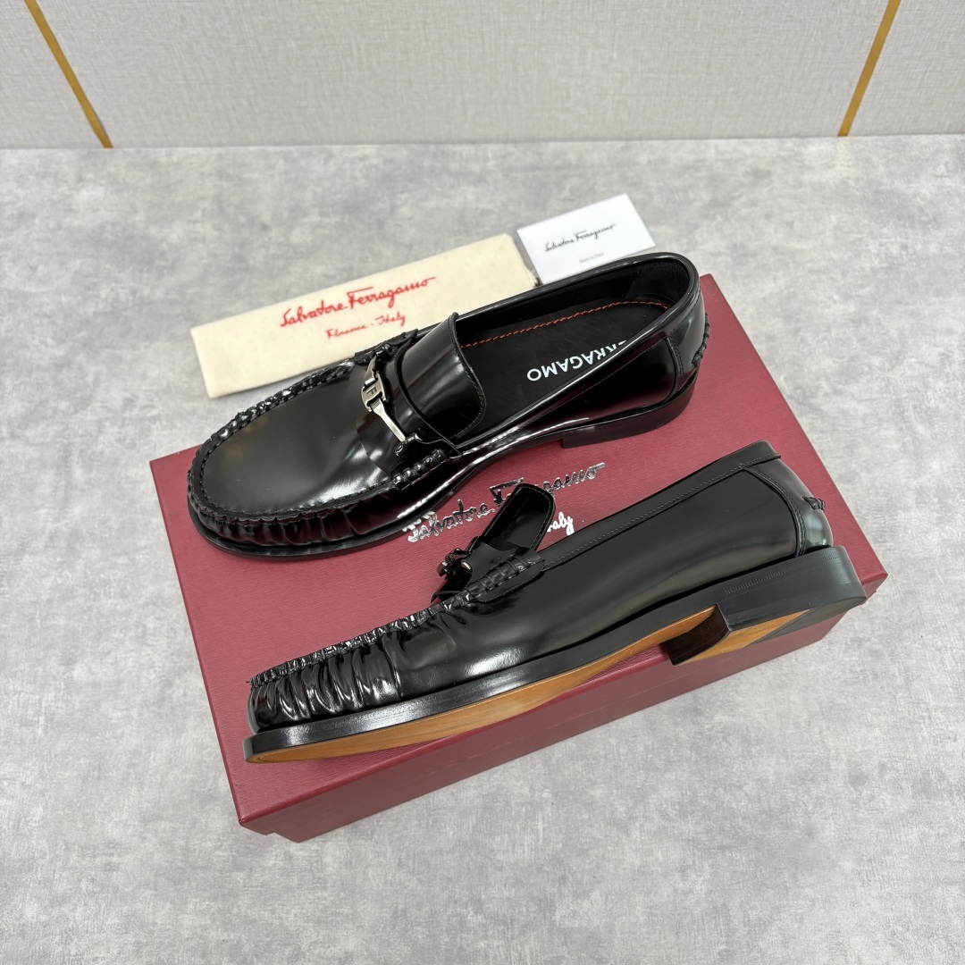 💋💍SF家新品 Ferraga* 菲拉-格慕 Tramezza 男士乐福鞋皮鞋! 一脚蹬便鞋。这款