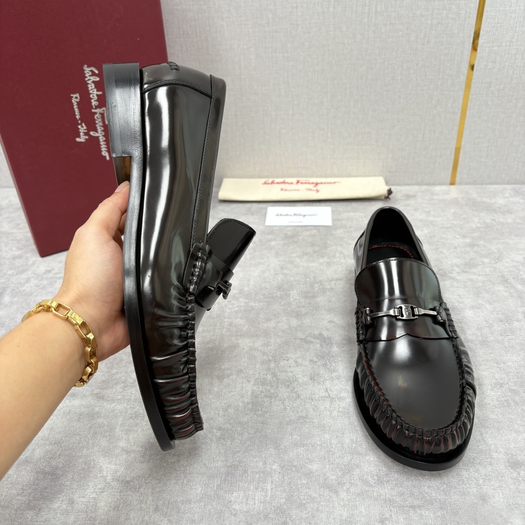 💋💍SF家新品 Ferraga* 菲拉-格慕 Tramezza 男士乐福鞋皮鞋! 一脚蹬便鞋。这款