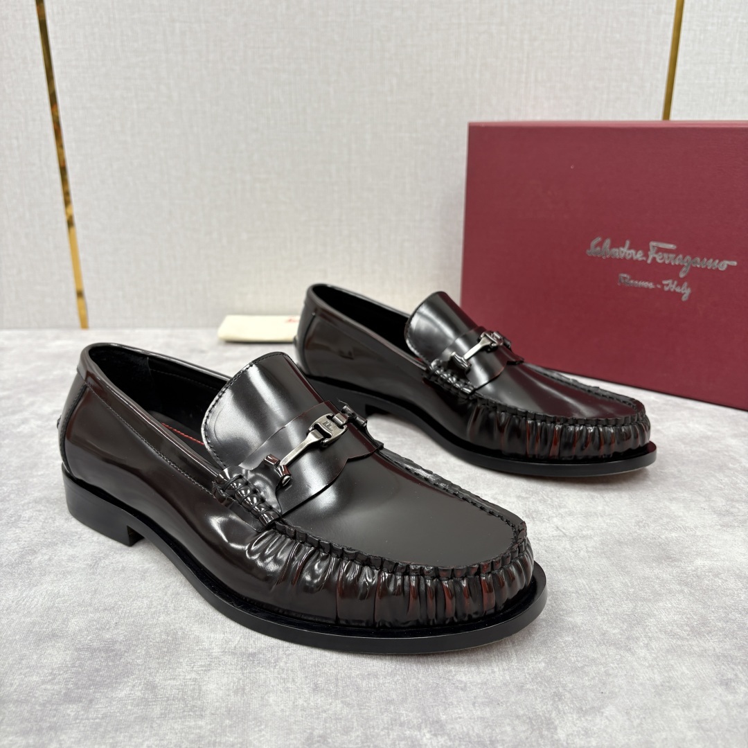 💋💍SF家新品 Ferraga* 菲拉-格慕 Tramezza 男士乐福鞋皮鞋! 一脚蹬便鞋。这款