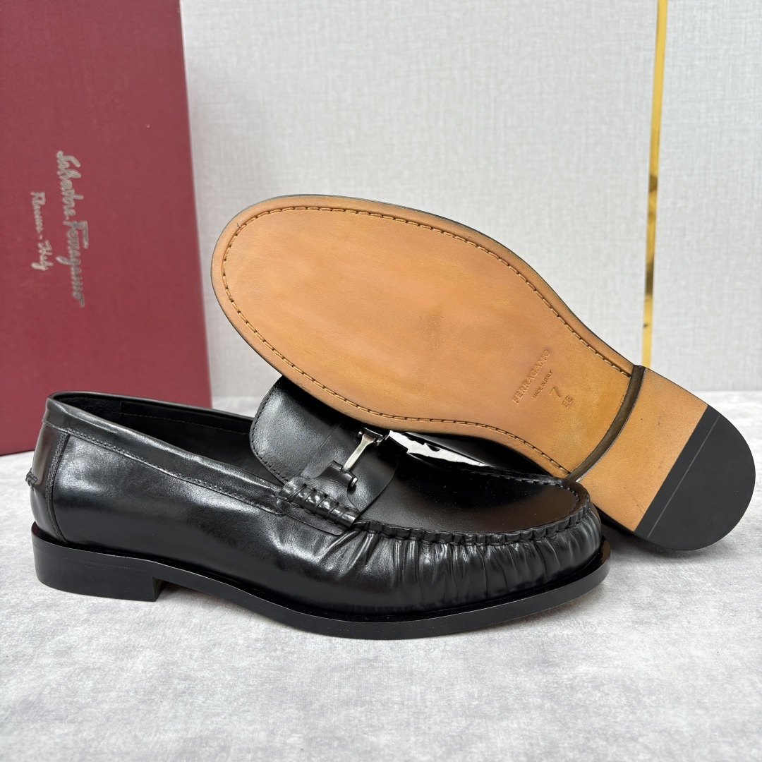 💋💍SF家新品 Ferraga* 菲拉-格慕 Tramezza 男士乐福鞋皮鞋! 一脚蹬便鞋。这款
