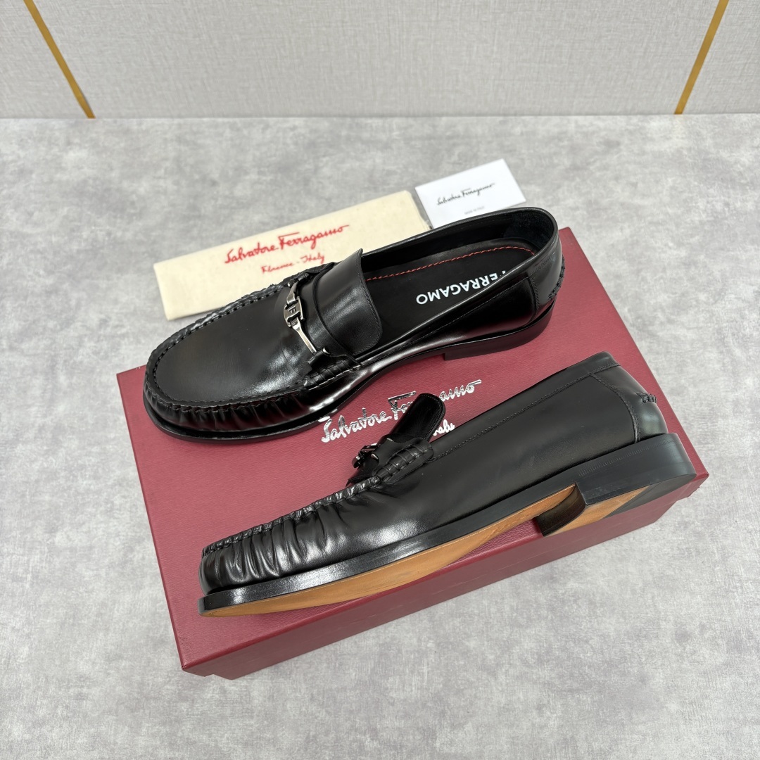 💋💍SF家新品 Ferraga* 菲拉-格慕 Tramezza 男士乐福鞋皮鞋! 一脚蹬便鞋。这款