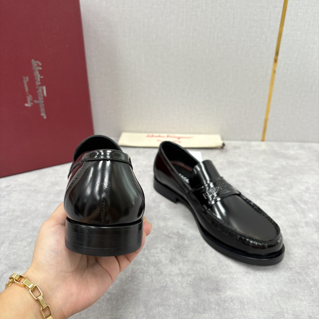 💋💍SF家新品 Ferraga* 菲拉-格慕 Tramezza 男士乐福鞋皮鞋! 一脚蹬便鞋。这款