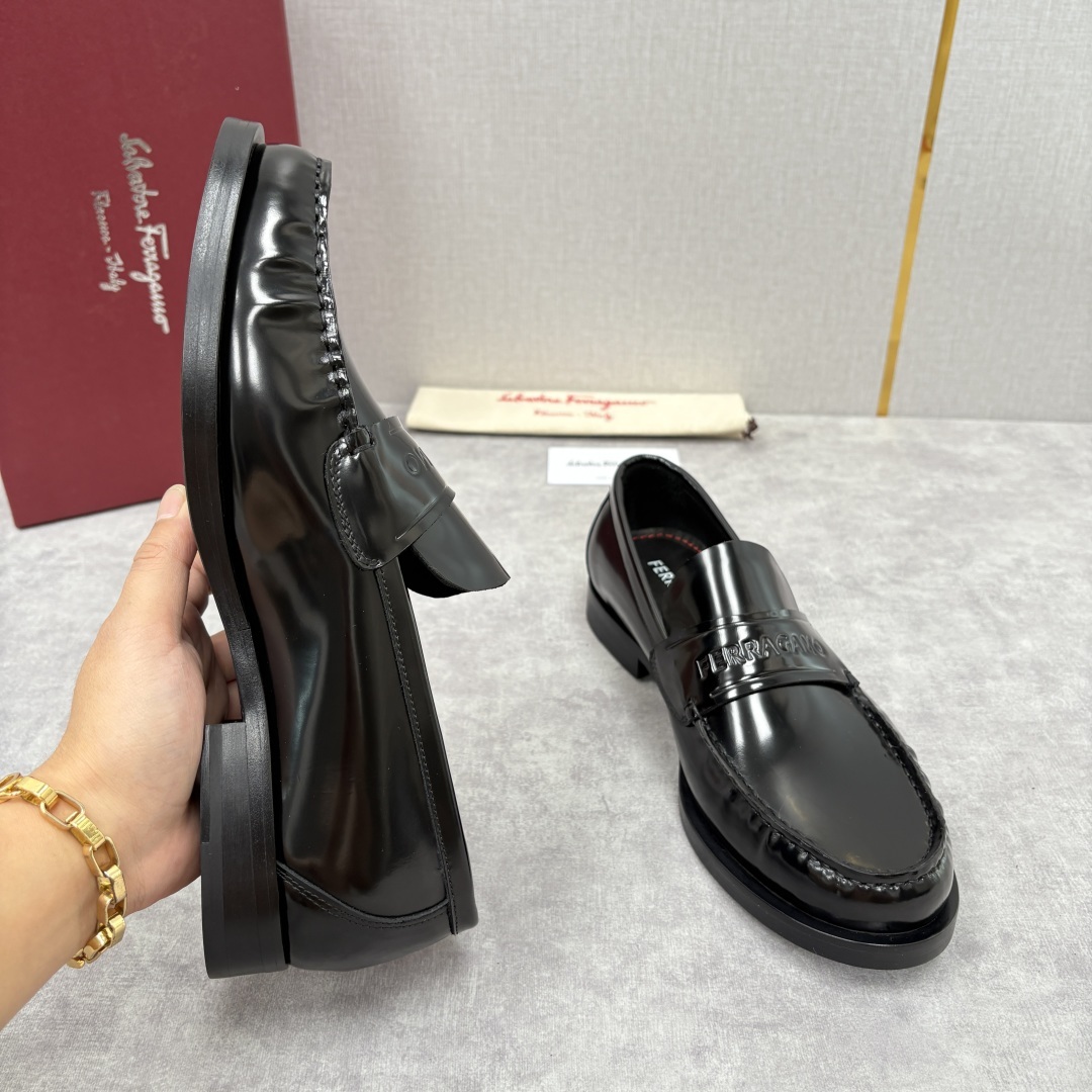 💋💍SF家新品 Ferraga* 菲拉-格慕 Tramezza 男士乐福鞋皮鞋! 一脚蹬便鞋。这款
