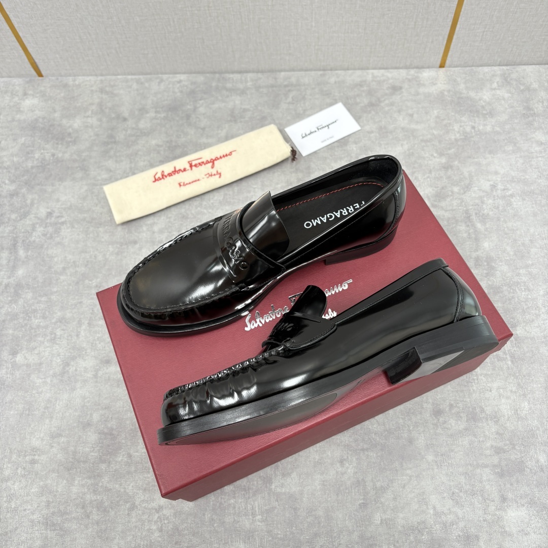 💋💍SF家新品 Ferraga* 菲拉-格慕 Tramezza 男士乐福鞋皮鞋! 一脚蹬便鞋。这款