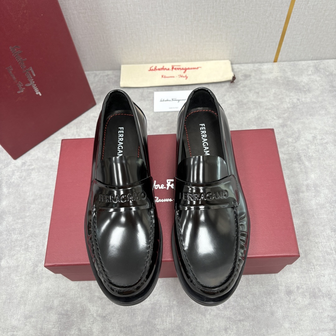 💋💍SF家新品 Ferraga* 菲拉-格慕 Tramezza 男士乐福鞋皮鞋! 一脚蹬便鞋。这款
