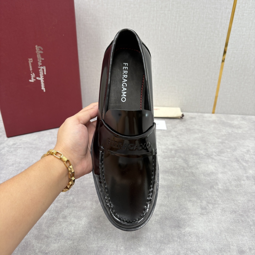 💋💍SF家新品 Ferraga* 菲拉-格慕 Tramezza 男士乐福鞋皮鞋! 一脚蹬便鞋。这款