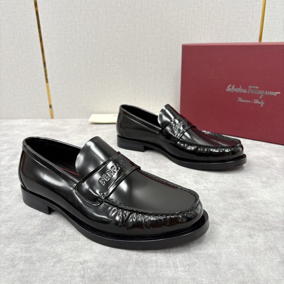 💋💍SF家新品 Ferraga* 菲拉-格慕 Tramezza 男士乐福鞋皮鞋! 一脚蹬便鞋。这款