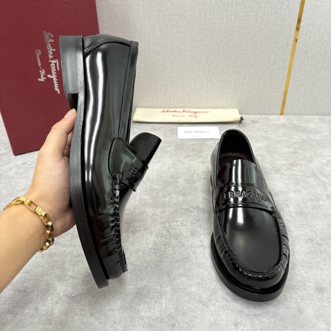 💋💍SF家新品 Ferraga* 菲拉-格慕 Tramezza 男士乐福鞋皮鞋! 一脚蹬便鞋。这款