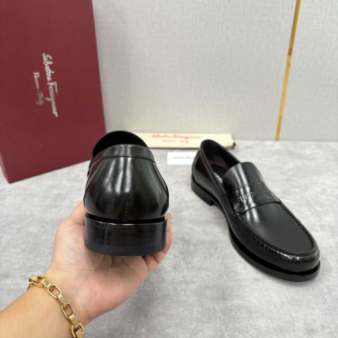 💋💍SF家新品 Ferraga* 菲拉-格慕 Tramezza 男士乐福鞋皮鞋! 一脚蹬便鞋。这款