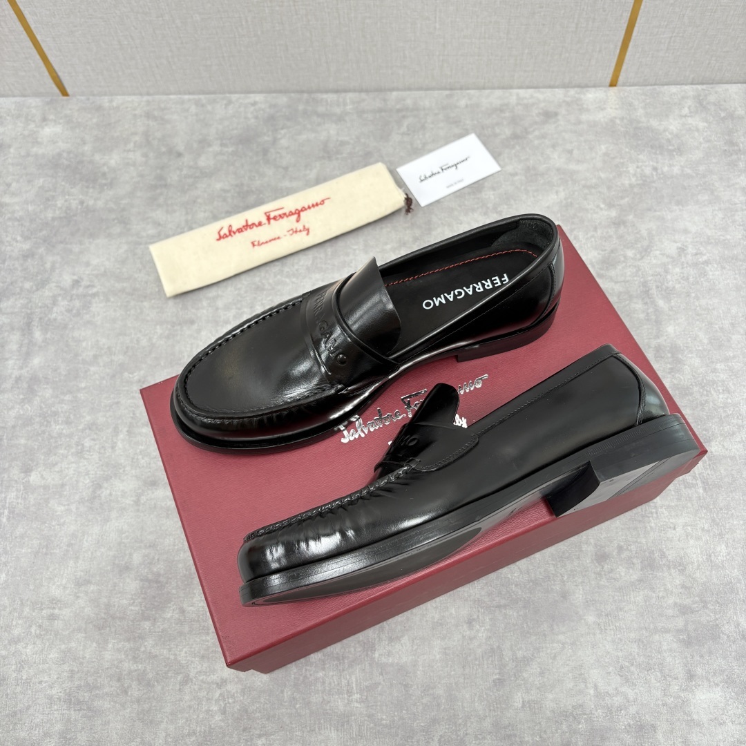 💋💍SF家新品 Ferraga* 菲拉-格慕 Tramezza 男士乐福鞋皮鞋! 一脚蹬便鞋。这款