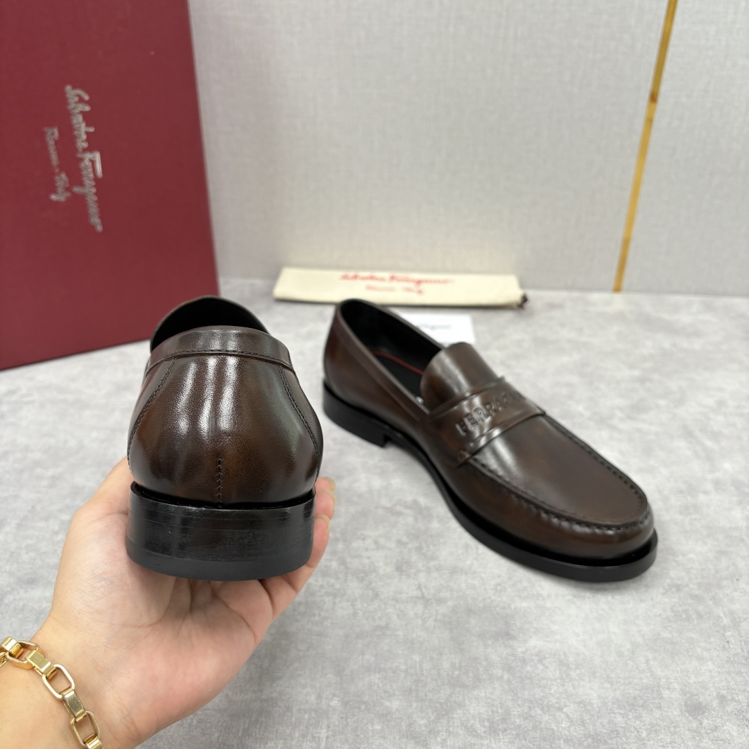 💋💍SF家新品 Ferraga* 菲拉-格慕 Tramezza 男士乐福鞋皮鞋! 一脚蹬便鞋。这款