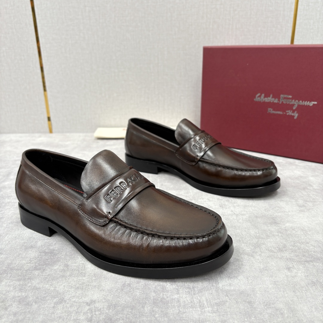 💋💍SF家新品 Ferraga* 菲拉-格慕 Tramezza 男士乐福鞋皮鞋! 一脚蹬便鞋。这款
