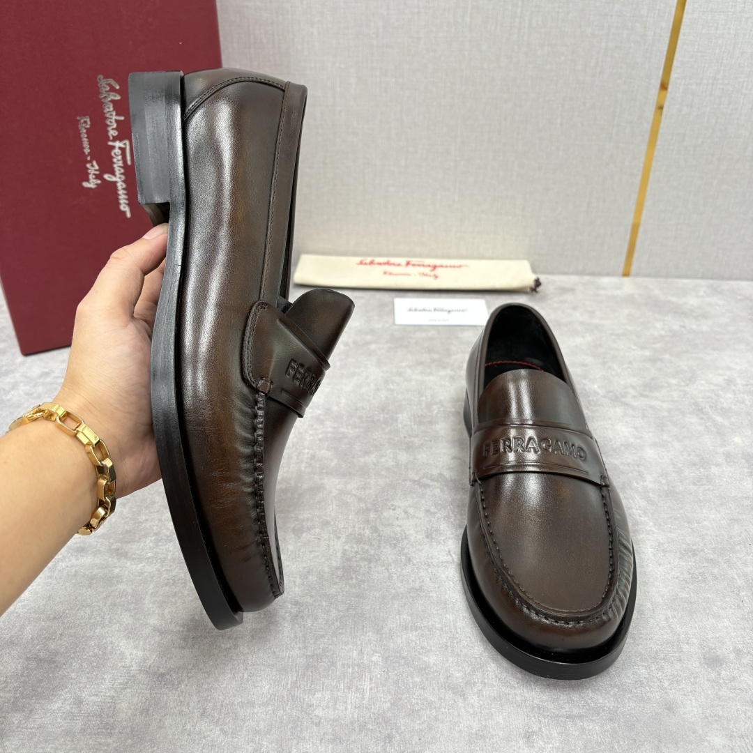 💋💍SF家新品 Ferraga* 菲拉-格慕 Tramezza 男士乐福鞋皮鞋! 一脚蹬便鞋。这款