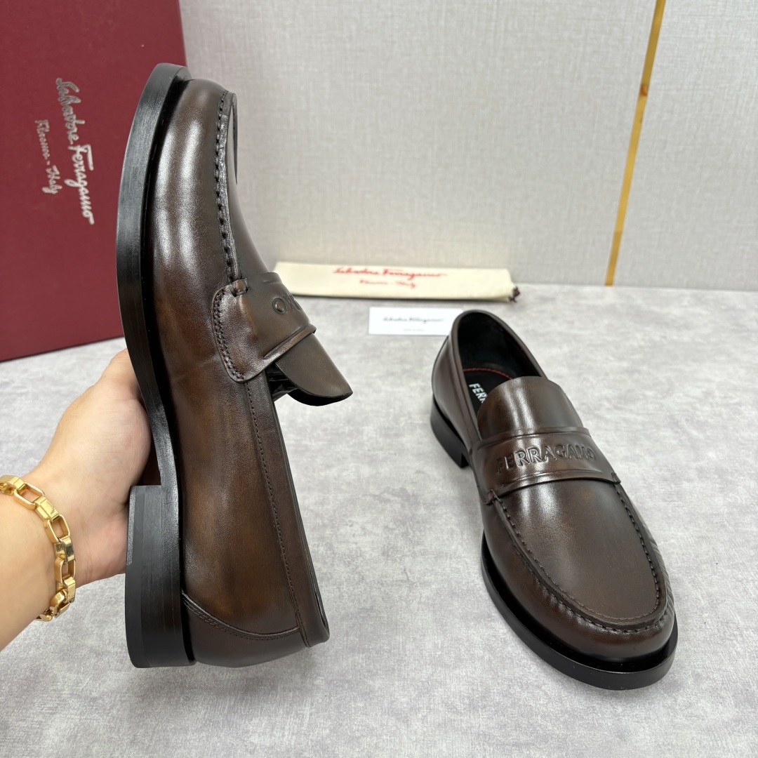 💋💍SF家新品 Ferraga* 菲拉-格慕 Tramezza 男士乐福鞋皮鞋! 一脚蹬便鞋。这款