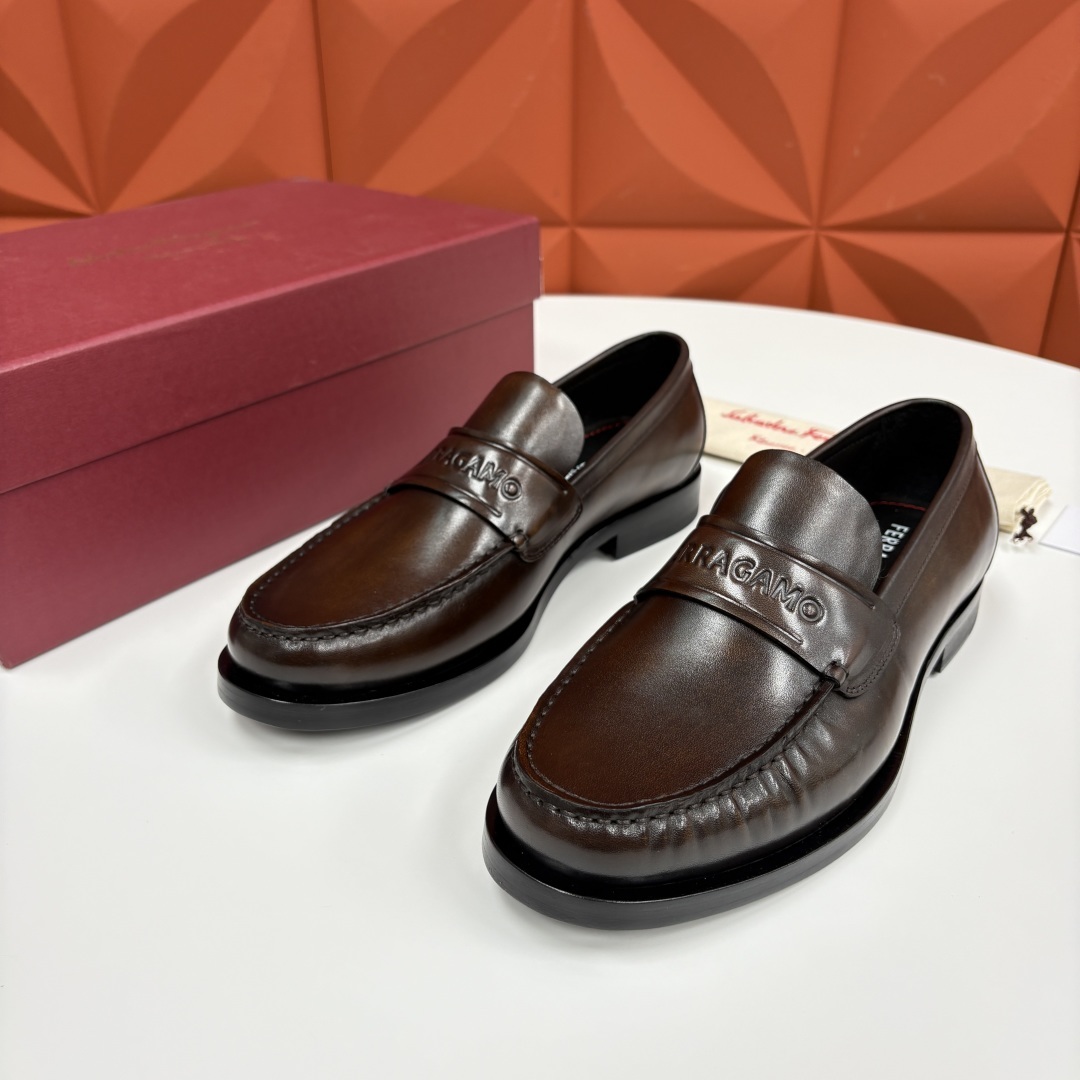 💋💍SF家新品 Ferraga* 菲拉-格慕 Tramezza 男士乐福鞋皮鞋! 一脚蹬便鞋。这款