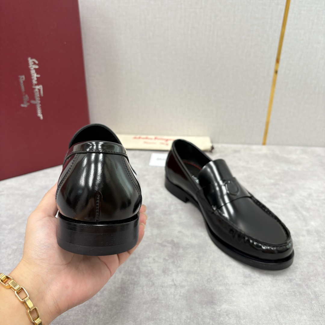 💋💍SF家新品 Ferraga* 菲拉-格慕 Tramezza 男士乐福鞋皮鞋! 一脚蹬便鞋。这款