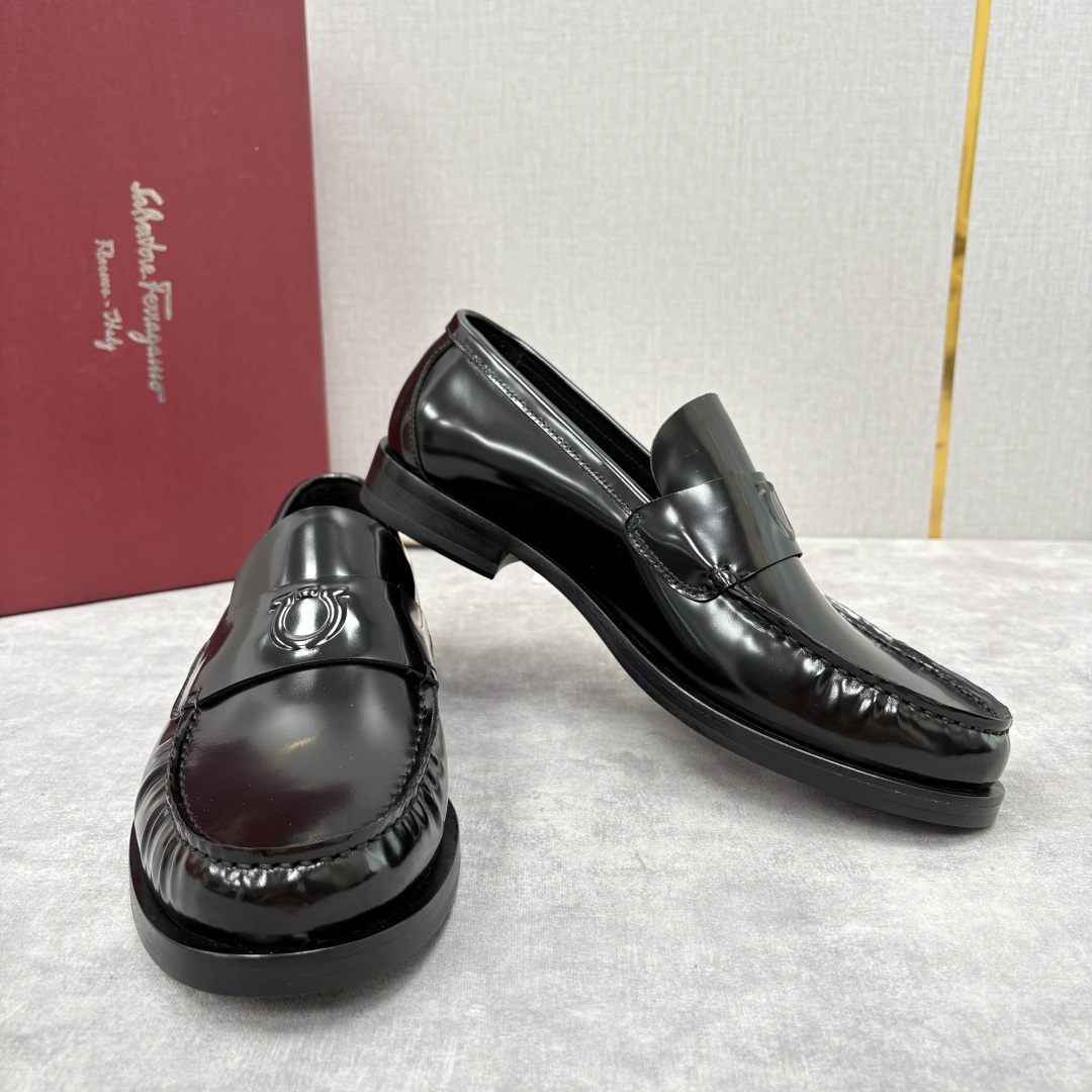 💋💍SF家新品 Ferraga* 菲拉-格慕 Tramezza 男士乐福鞋皮鞋! 一脚蹬便鞋。这款