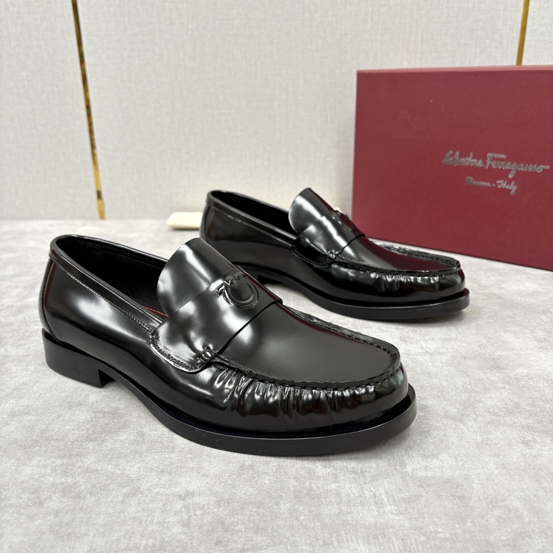 💋💍SF家新品 Ferraga* 菲拉-格慕 Tramezza 男士乐福鞋皮鞋! 一脚蹬便鞋。这款