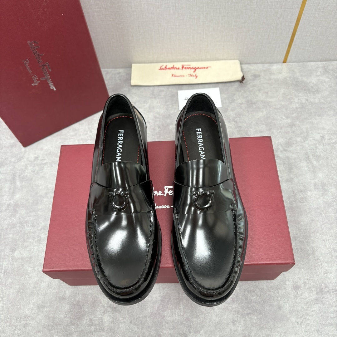 💋💍SF家新品 Ferraga* 菲拉-格慕 Tramezza 男士乐福鞋皮鞋! 一脚蹬便鞋。这款