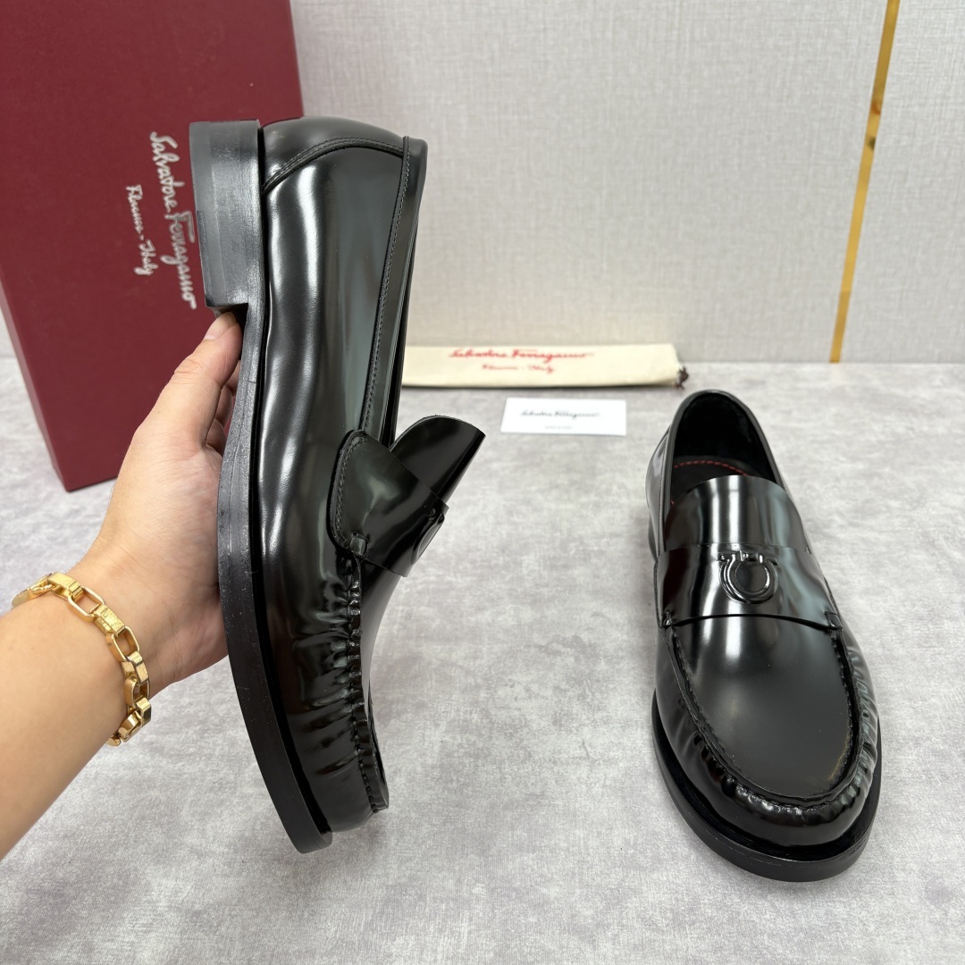 💋💍SF家新品 Ferraga* 菲拉-格慕 Tramezza 男士乐福鞋皮鞋! 一脚蹬便鞋。这款