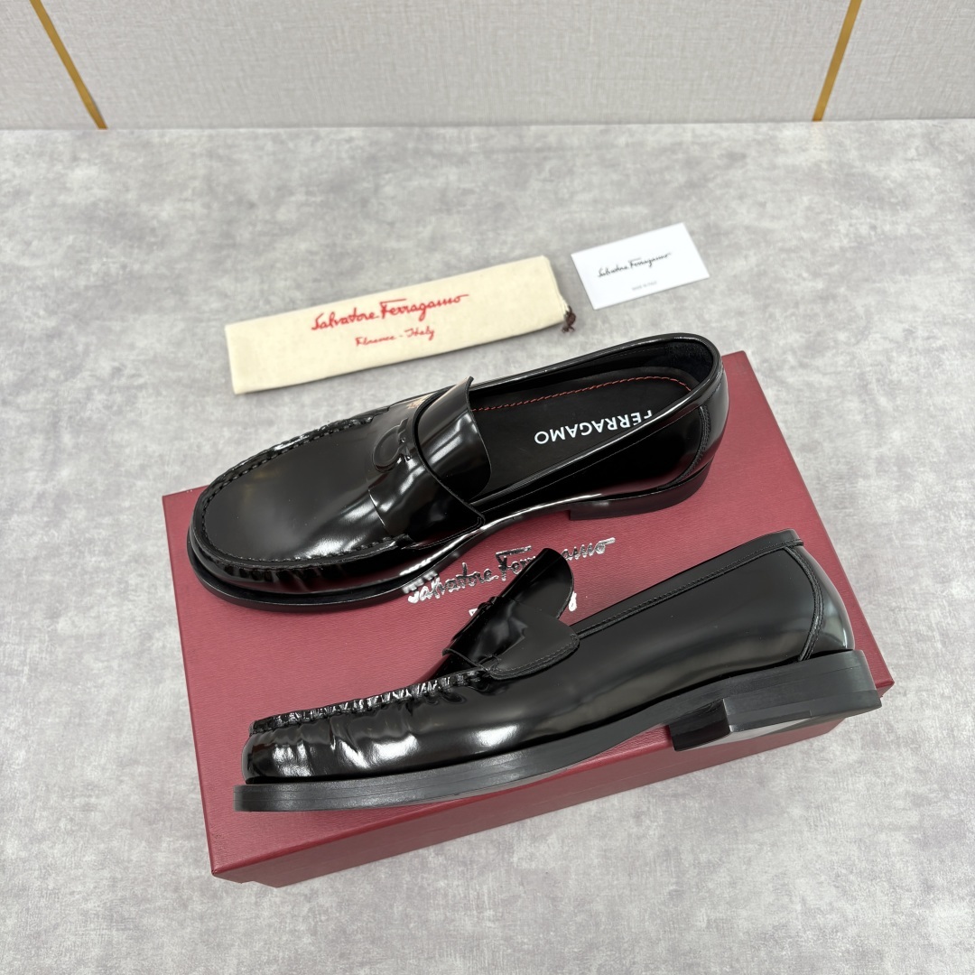 💋💍SF家新品 Ferraga* 菲拉-格慕 Tramezza 男士乐福鞋皮鞋! 一脚蹬便鞋。这款