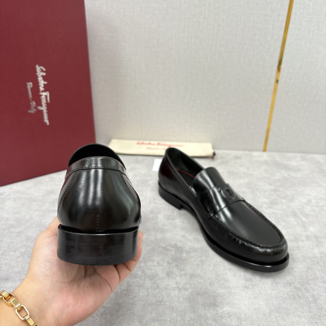 💋💍SF家新品 Ferraga* 菲拉-格慕 Tramezza 男士乐福鞋皮鞋! 一脚蹬便鞋。这款