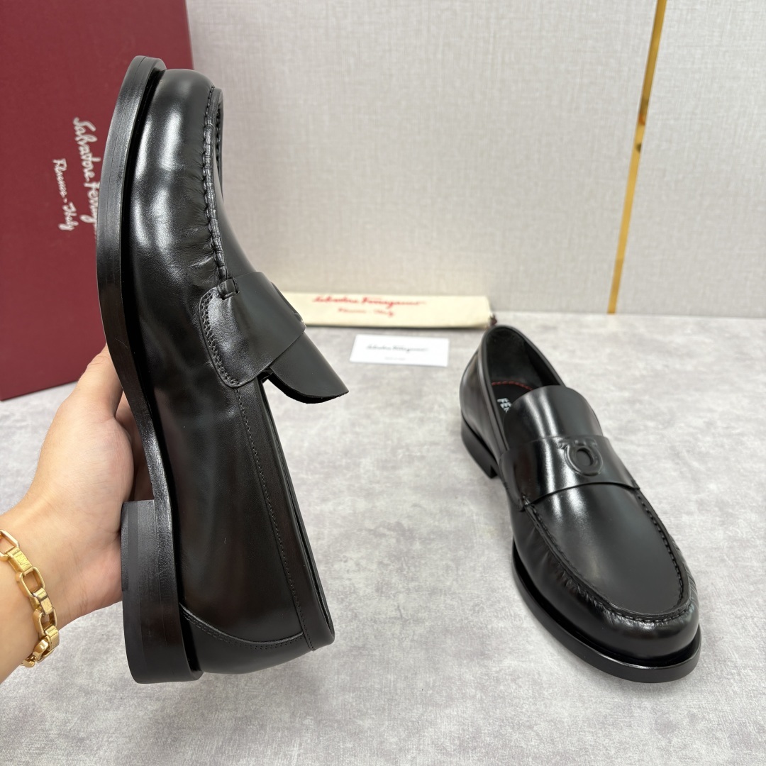 💋💍SF家新品 Ferraga* 菲拉-格慕 Tramezza 男士乐福鞋皮鞋! 一脚蹬便鞋。这款