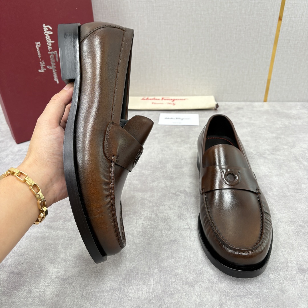 💋💍SF家新品 Ferraga* 菲拉-格慕 Tramezza 男士乐福鞋皮鞋! 一脚蹬便鞋。这款